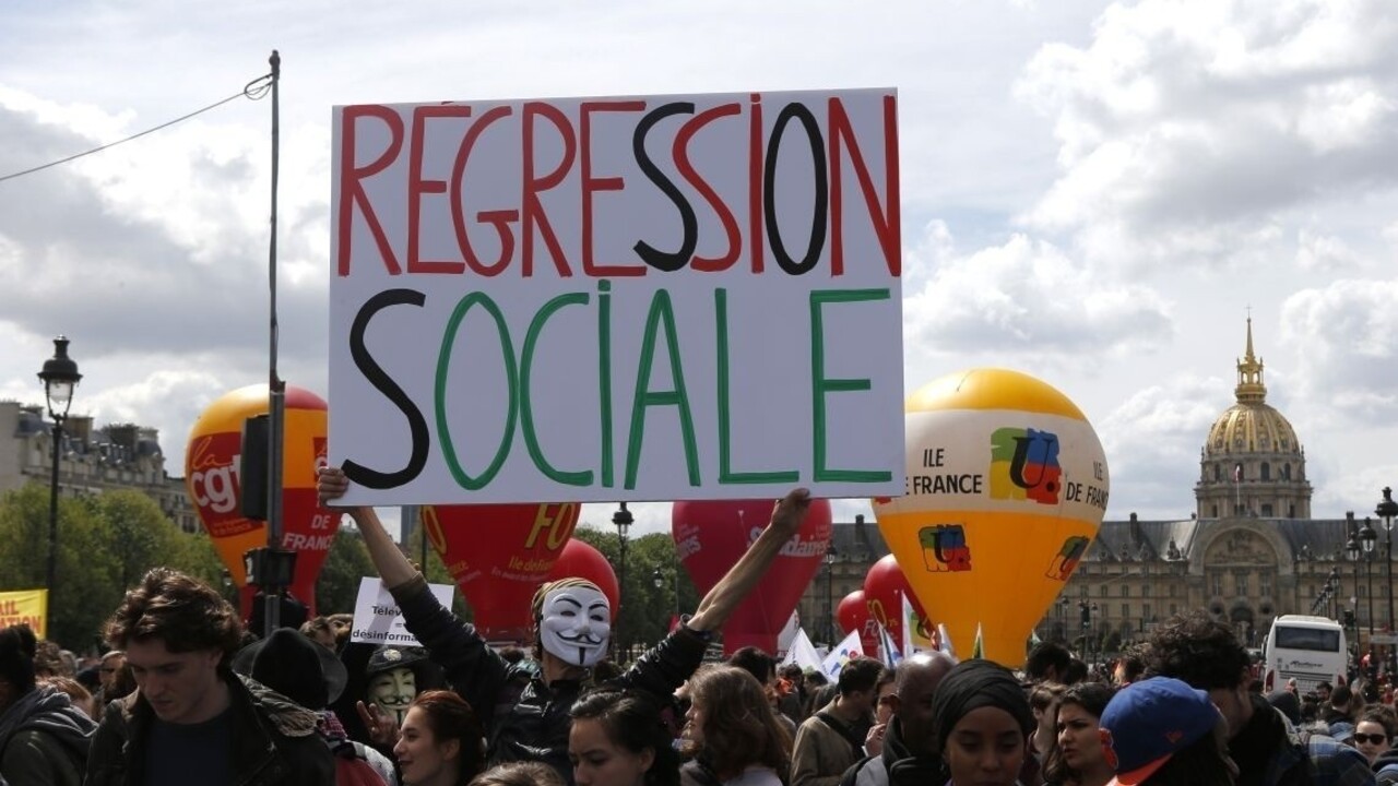 Francúzom dochádza palivo, štrajk blokuje sklady pohonných hmôt