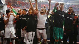 Futbalisti Eintrachtu Frankfurt si vydýchli, zostávajú medzi elitou