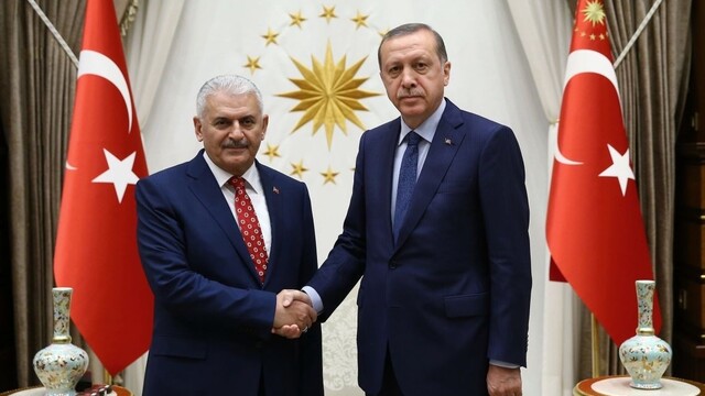 Nová turecká vláda bude zápasiť s bezpečnostnými hrozbami