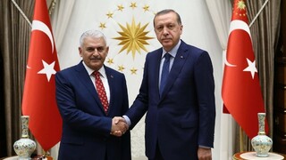 Nová turecká vláda bude zápasiť s bezpečnostnými hrozbami