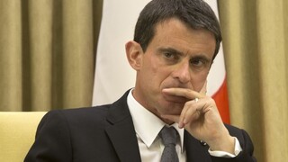 Odbory zablokovali všetky francúzske rafinérie, premiér však neustupuje