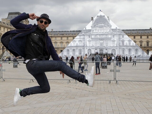 Slávna pyramída v Louvri zmizla, na svedomí to má tento umelec