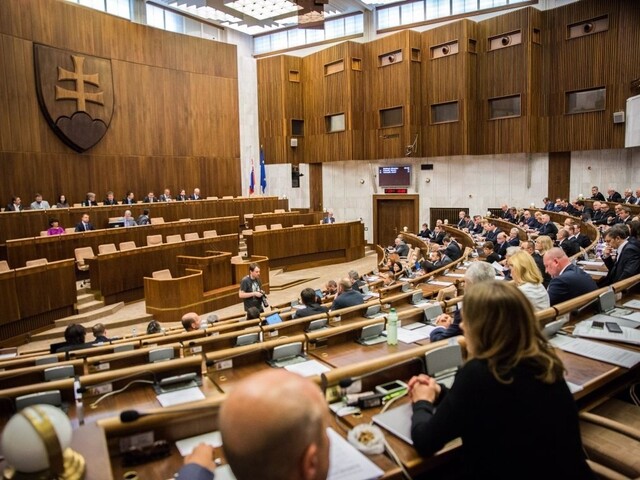 Rokovania parlamentu: Neprešli sterilizácie ani zvýšenie príspevku na dieťa