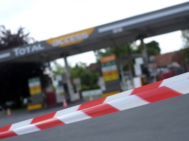 Francúzi siahli na štátne rezervy, blokáda rafinérií pokračuje