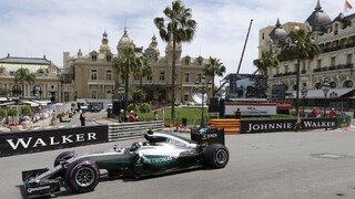 Formula jeden sa prihlási z Monaka, tréningové rozjazdy boli ostré