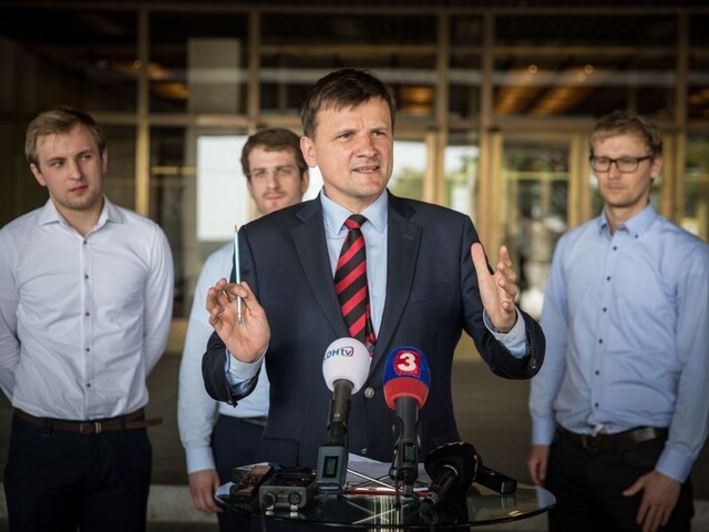 Exposlanec Hlina oficiálne oznámil kandidatúru na post predsedu KDH