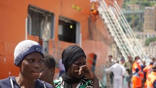 Pri líbyjských brehoch sa potopila loď s utečencami, hlásia nezvestných