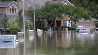 Texas zasiahli rozsiahle povodne, niekoľko ľudí umrelo