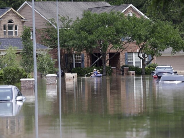 Texas zasiahli rozsiahle povodne, niekoľko ľudí umrelo