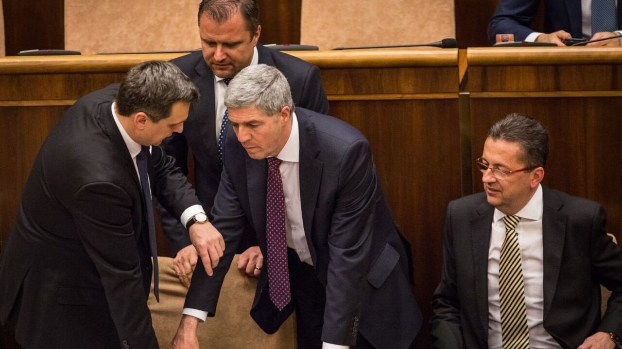 K poslaneckým návrhom by sa po novom mohla vyjadriť aj verejnosť