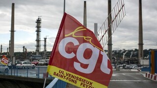 Vlna odporu vo Francúzsku rastie, štrajkovať budú aj dopravcovia