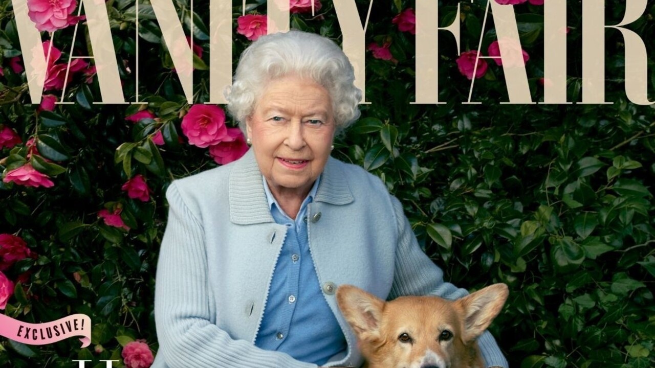 Kráľovná Alžbeta je na obálke časopisu Vanity Fair, spoločnosť jej robia psy a ruže
