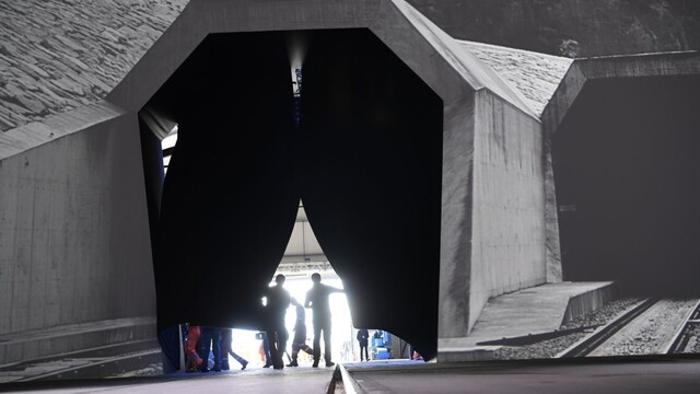 Otvorili najdlhší a najhlbší vlakový tunel na svete, stál miliardy eur