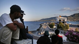 V tábore na Lesbose došlo k požiarom a bitkám, migranti nechcú späť do Turecka