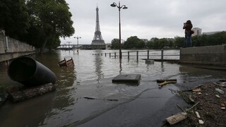 V Paríži voda naďalej klesá, záplavy však hrozia iným častiam krajiny