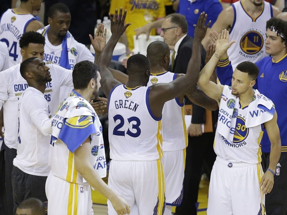 Warriors zvládli aj druhý zápas, Cleveland zdolali jasne