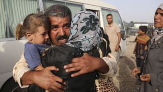 Islamisti strieľajú na civilistov, ktorí unikajú z obliehanej Fallúdže