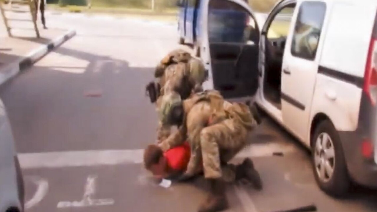 Zverejnili nahrávky, ktoré majú zachytávať plány teroristov