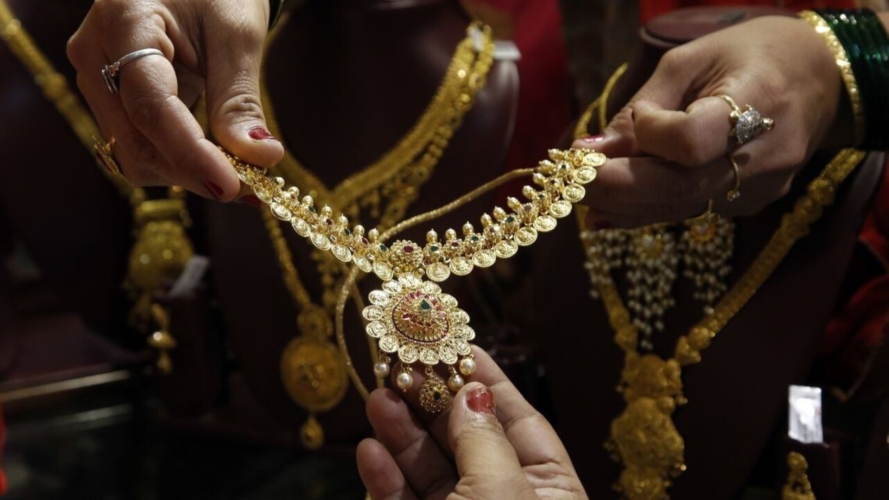 Hlad po luxuse stúpa, bohatí vyhľadávajú akciové zľavy