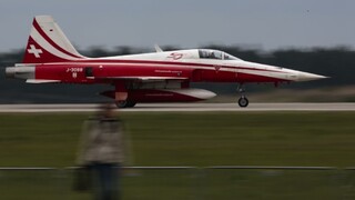 V Holandsku sa po kolízii zrútila švajčiarska stíhačka