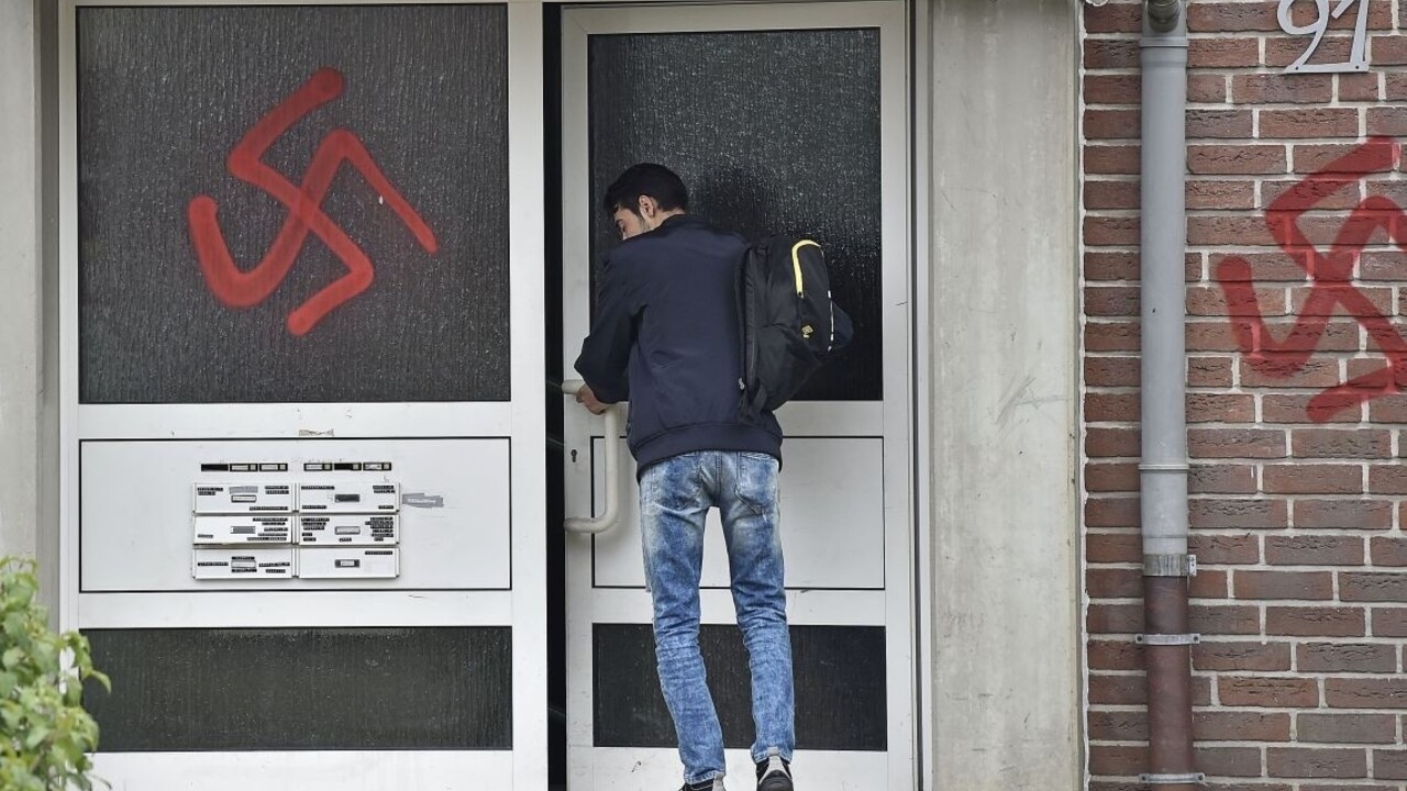 Amnesty International: Nemci nezvládajú nárast počtu zločinov z nenávisti