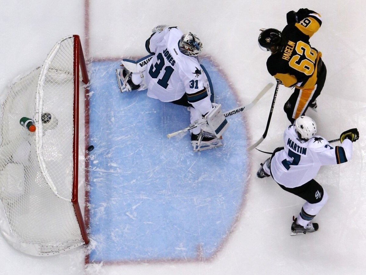 Sharks sa udržali v hre, znížili stav série s Pittsburghom na 2:3