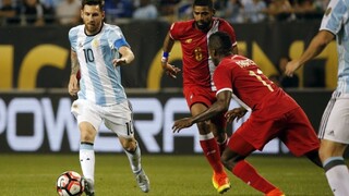 Messi hetrikom zostrelil Panamu, Čile zdolalo Bolíviu