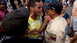 Venezuela sa zmieta v potravinovej kríze, davy ľudí vyšli do ulíc