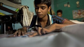 Milióny detí sú zneužívané na prácu, problémom sú najmä veľké reťazce