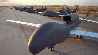 Nemci vytvorili kilometre dlhú živú reťaz, protestovali proti dronom