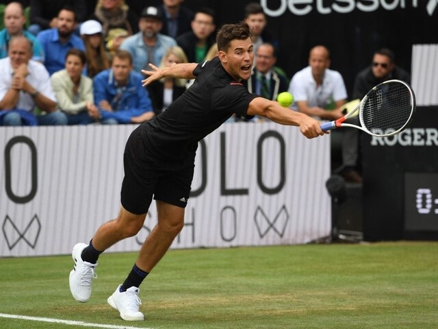 Thiem vyradil Federera, vo finále v Stuttgarte ho čaká Kohlschreiber