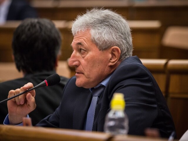 Rada Bielej vrany kvôli Suchánkovi odstúpila, ocenenia sa vzdal sám