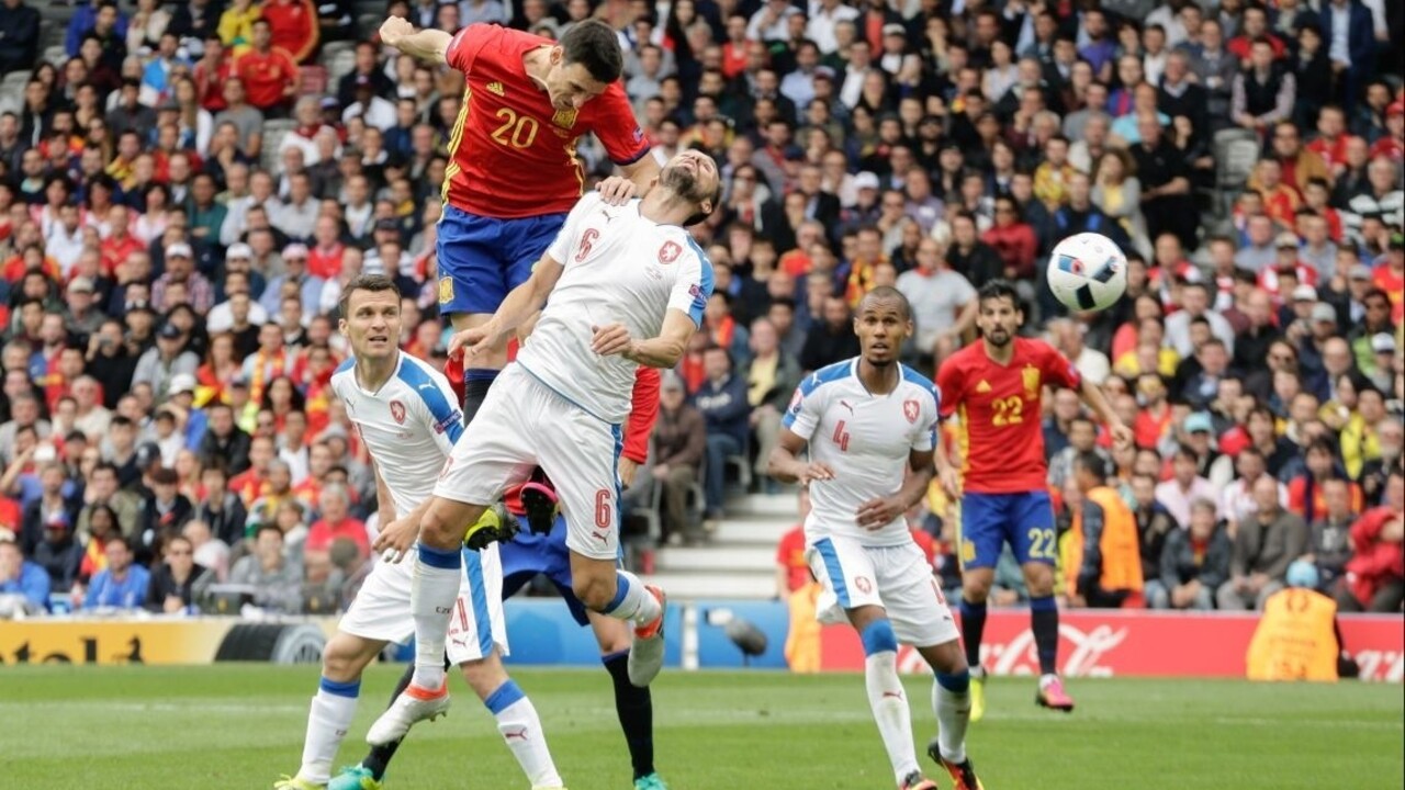 Španieli vykročili za obhajobou víťazstvom nad Čechmi