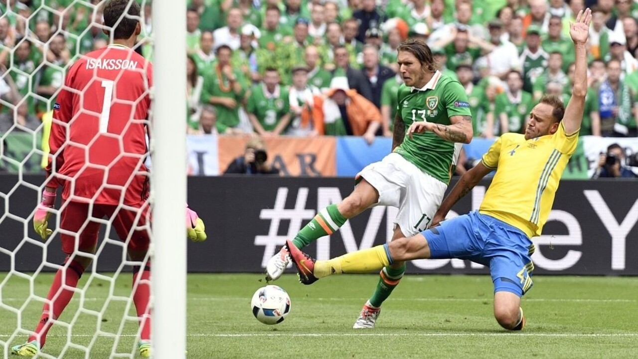Vyrovnaný súboj Írska so Švédskom, ostrovanov pripravil o víťazstvo vlastný gól