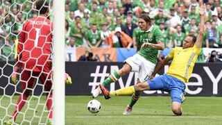 Vyrovnaný súboj Írska so Švédskom, ostrovanov pripravil o víťazstvo vlastný gól