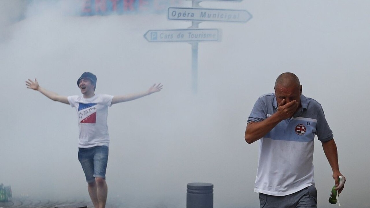 Agresívnych fanúšikov na Eure potrestali, niektorí pôjdu do väzenia