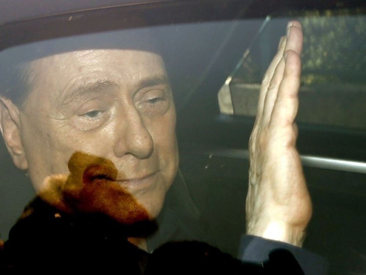Berlusconi má za sebou operáciu srdca, zrejme sa skončila dobre