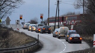 Polícia kontrolovala vodičov na priecestiach, často tam dochádza k nehodám