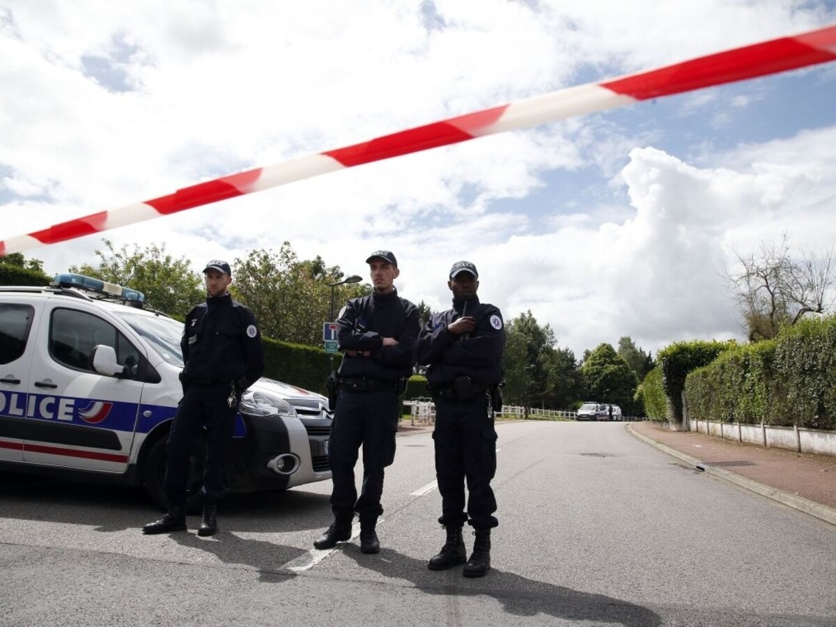 Francúzsko polícia Magnanville 1140 px (SITA/AP)