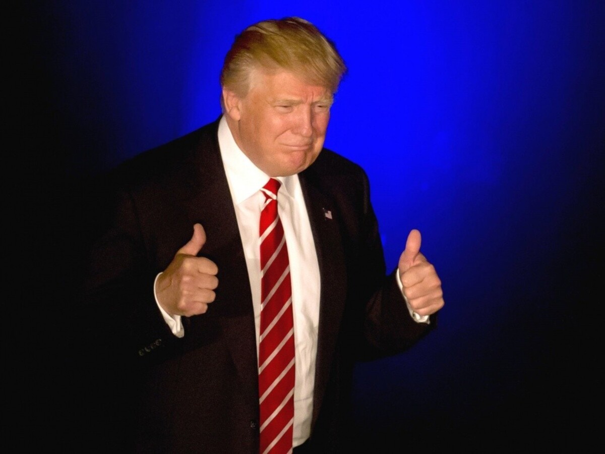 Zverejnili špinu na Trumpa, ktorú jeho súperom ukradli hackeri