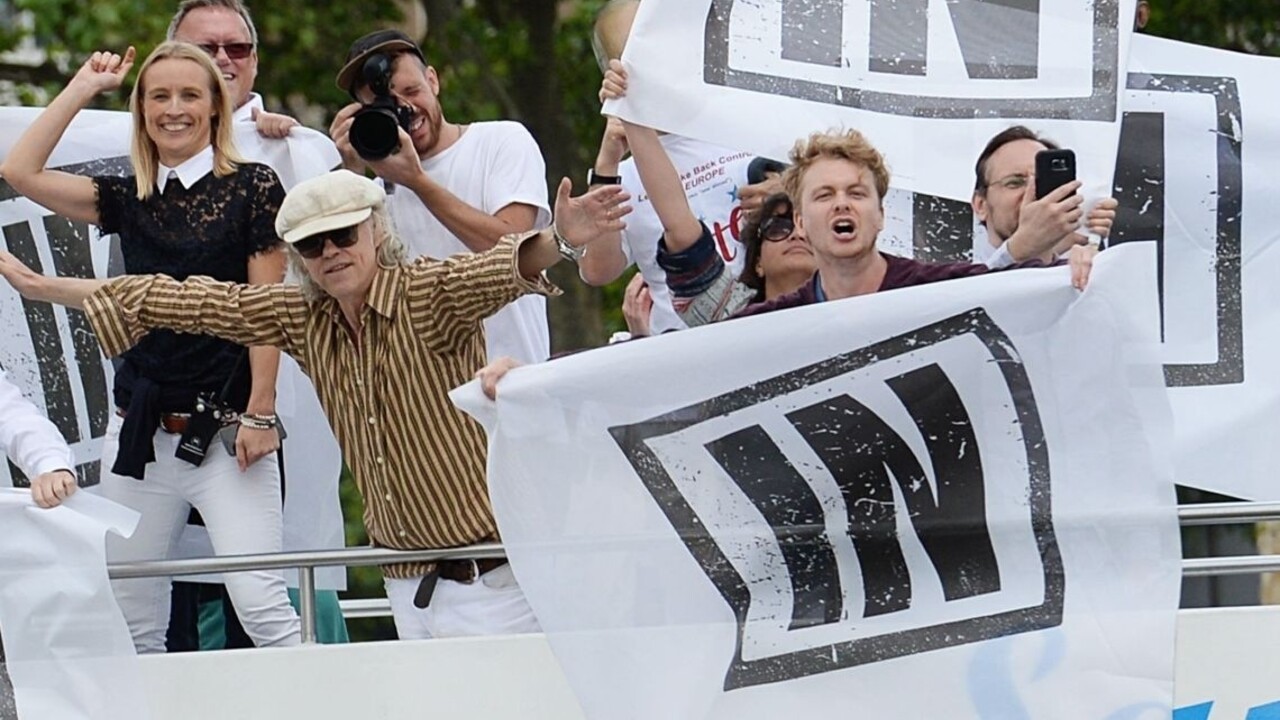 10 rád, ako prežiť Brexit. Nepanikárte, radí Britom bláznivý sprievodca