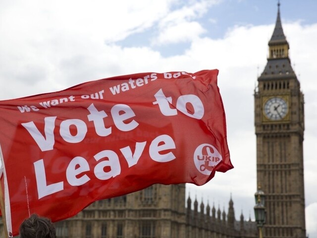 Brexit je stále reálnejší, za odchod je vraj vyše polovica občanov