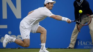Murray v Queen's Clube odohral dva náročné duely, úspešne
