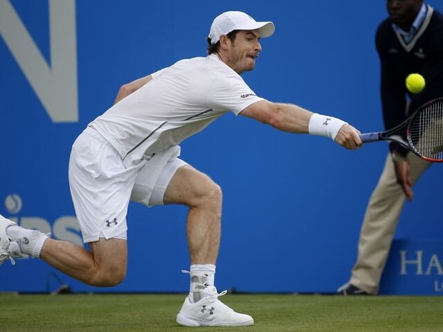 Murray v Queen's Clube odohral dva náročné duely, úspešne