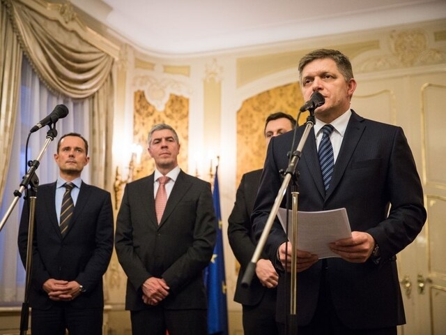 Koaliční partneri sa nechytajú sporu Siete, ale čakajú riešenie