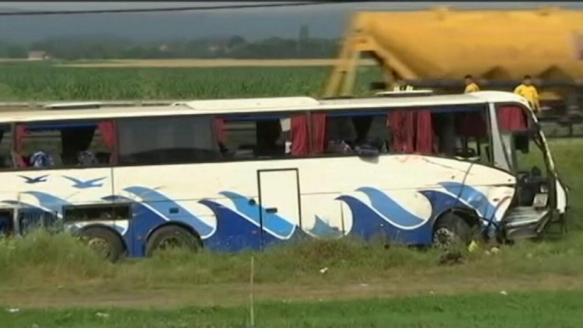 serbia-bus-crash-21583507d26f40759a1acdd4663d5e64_30003ce9.jpg