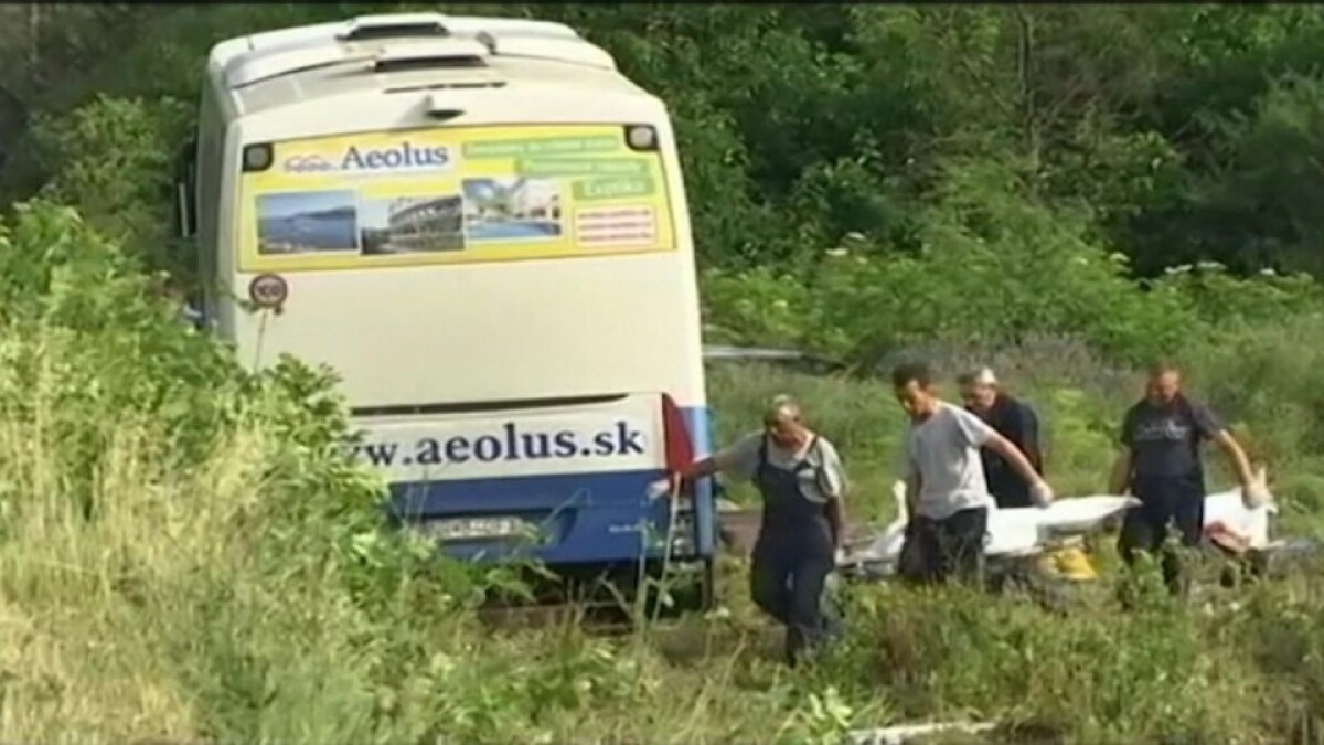 serbia-bus-crash-906e21313e6840b7823d0f9707bb604c-1_ad0d467b.jpg
