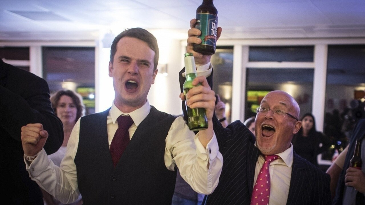 ONLINE: Británia sa rozhodla pre Brexit, libra padá