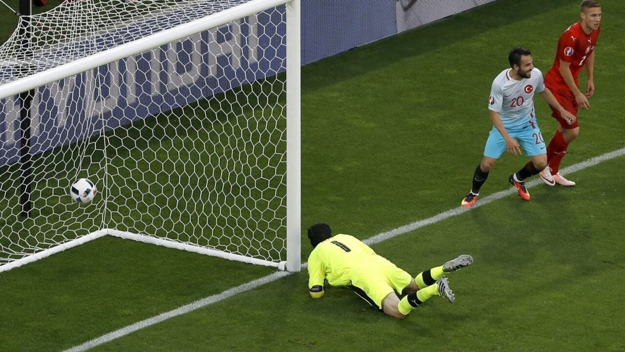 Brankár Čech drží po zápase s Tureckom neslávny historický rekord