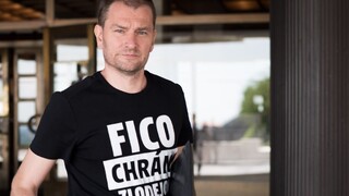 Kaliňák podľa opozície zneužíva funkciu na vlastné obohatenie